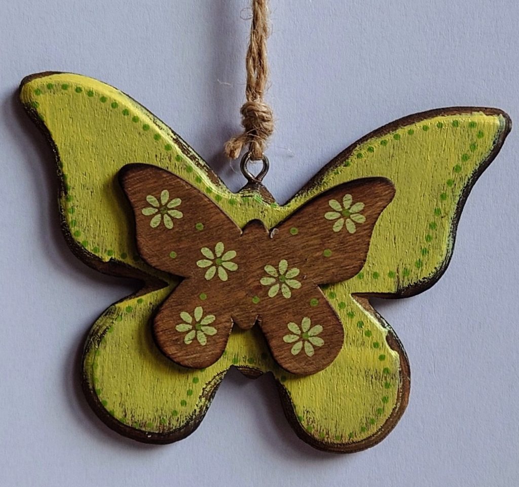 Dřevěný dekorativní motýl
